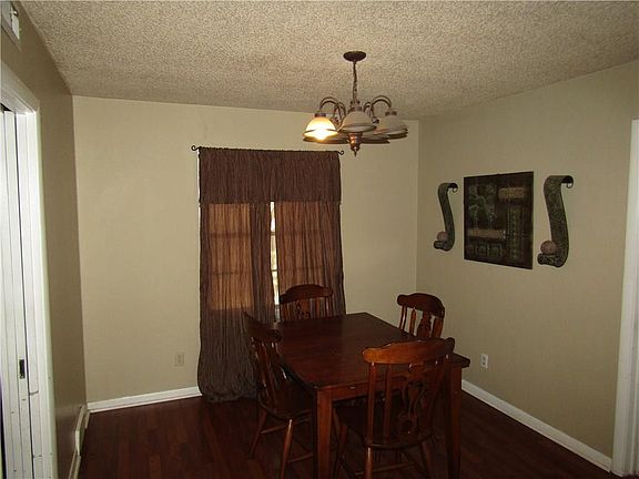 4th image of 718 Hawthorne St