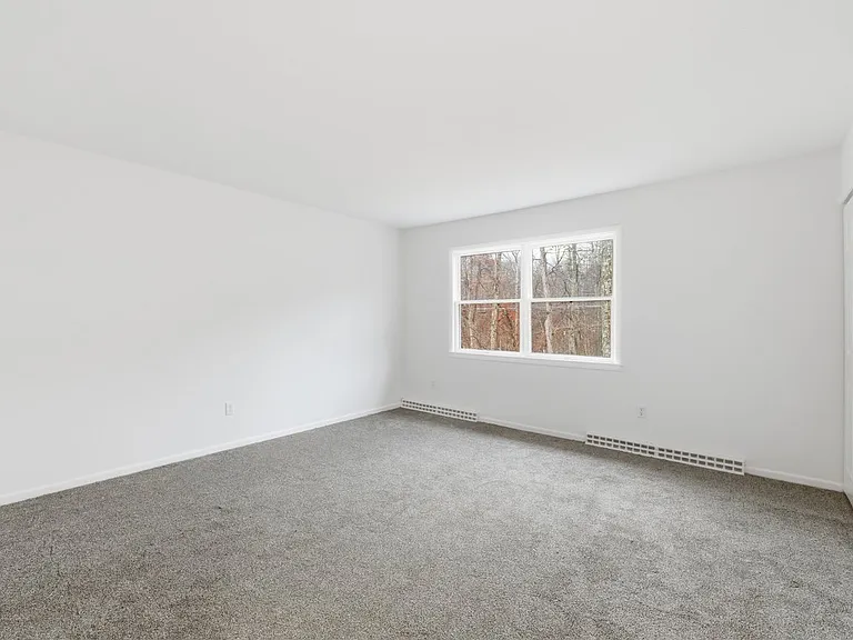 1273 Chateau Dr — Photo 12