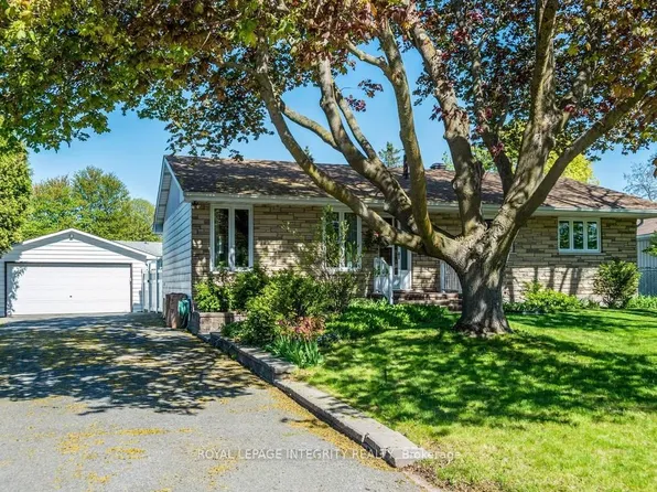 55 Overlake Dr, Ottawa, ON K2E 5V4