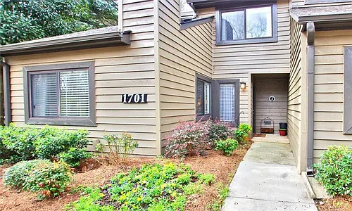 1701 Cedar Chase Ln NE Photo 1