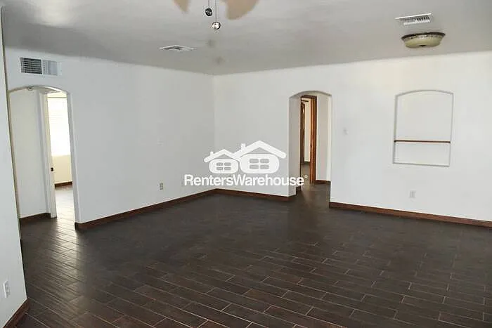 325 W Highland Ave — Photo 5