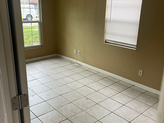 3rd image of 10 N Lakewood Dr