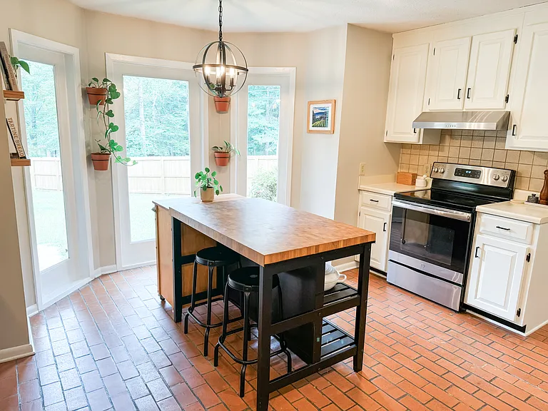 306 Oak Ridge Cir — Photo 16