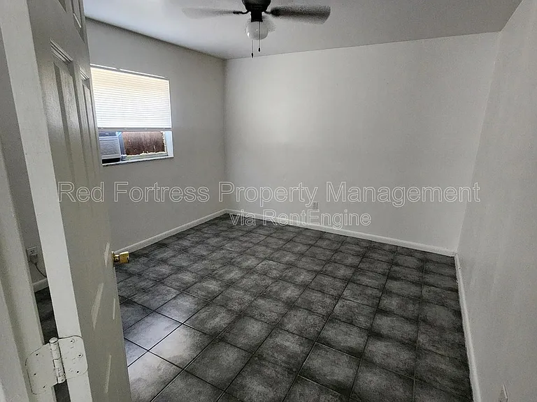 19095 Holly Rd — Photo 4