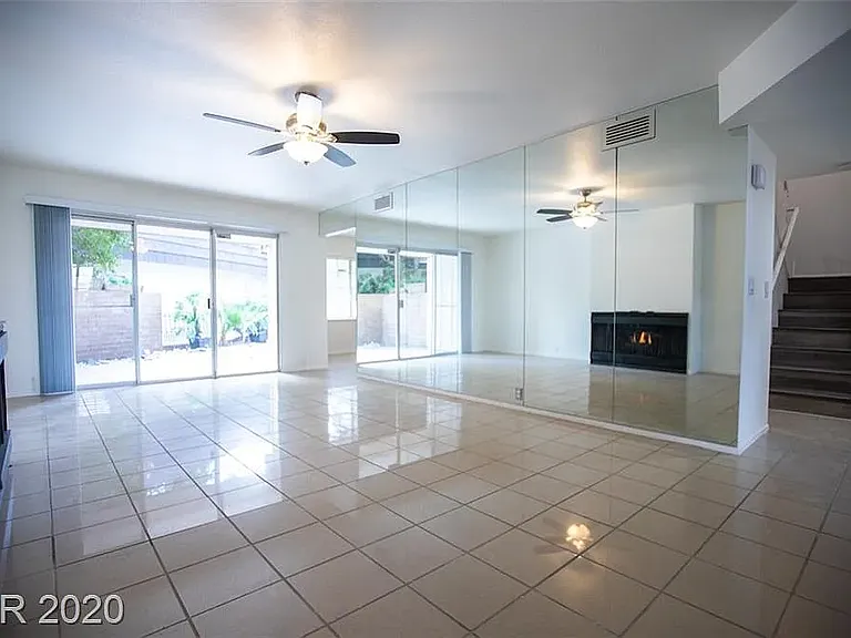 1125 Vegas Valley Dr — Photo 6