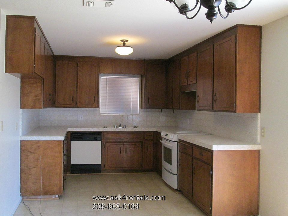2nd image of 1162 Lexington Ave