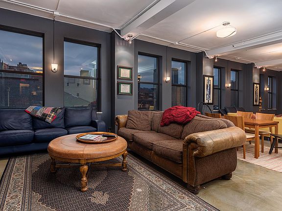 4th image of 107 Capitol St Unit 400