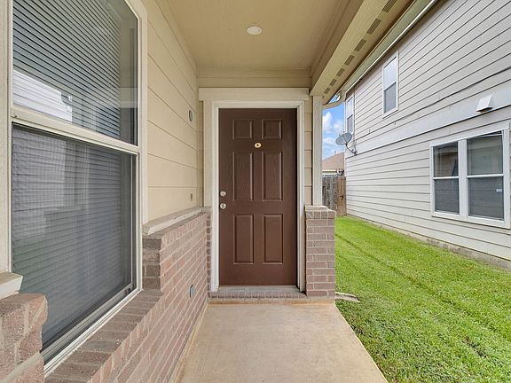 3rd image of 2818 Piney Lake Ct