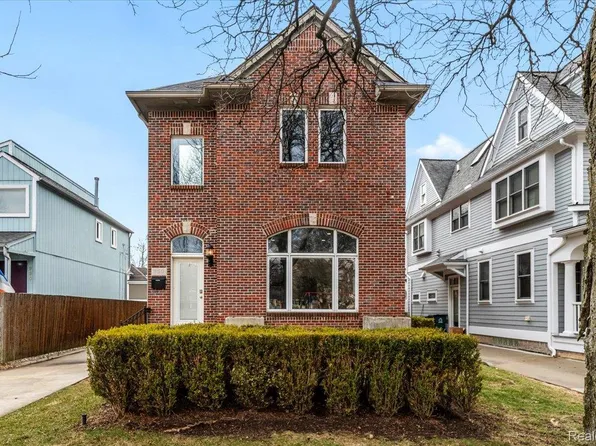 960 Davis Ave, Birmingham, MI 48009