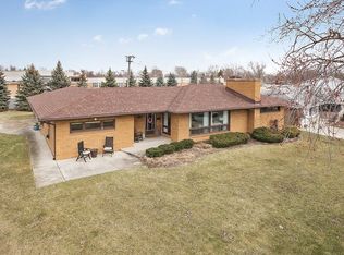 900 Valley Ln, Lockport, IL 60441