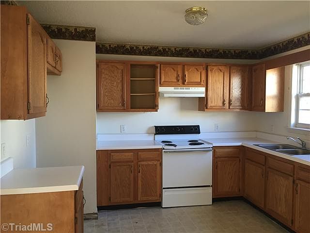 2nd image of 2605 Ralph Johns St