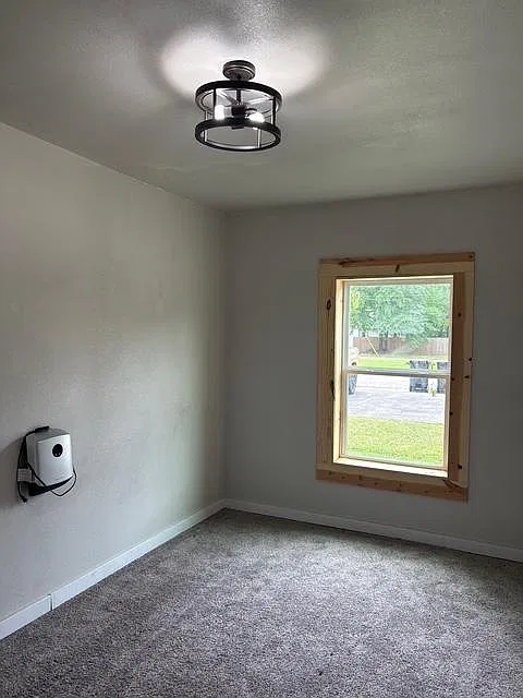406 S Fredonia St - A — Photo 2