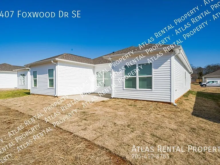 4407 Foxwood Dr — Photo 2