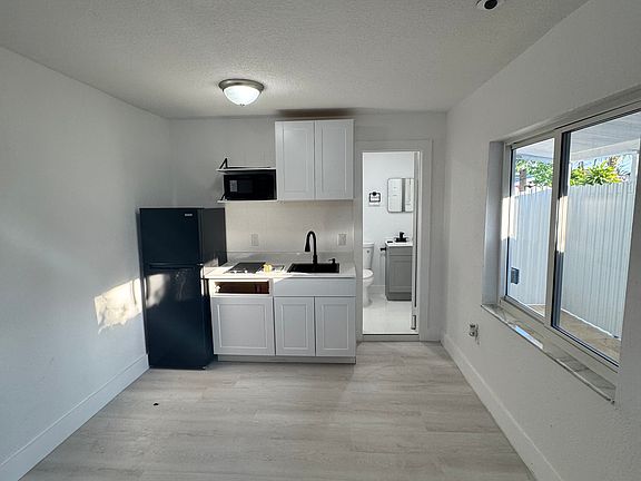 5th image of 230 E 56th St #B
