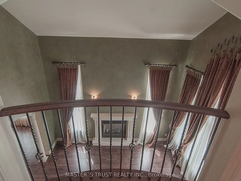 678 Saint Nicholas Ct — Photo 23