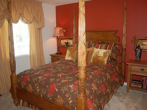 2nd image of 814 Saint Andrews Dr #826W