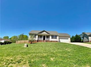 1052 Bearwick Ct, Woodleaf, NC 27054