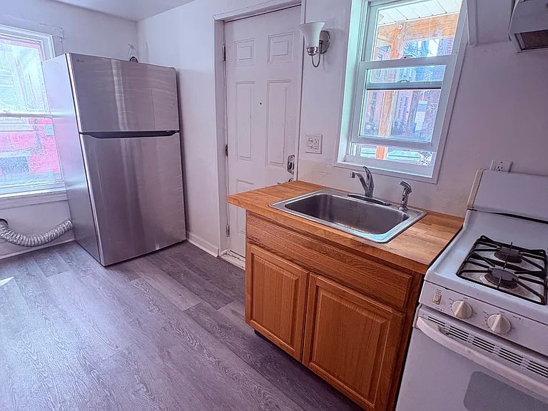 209 Briggs St — Photo 2