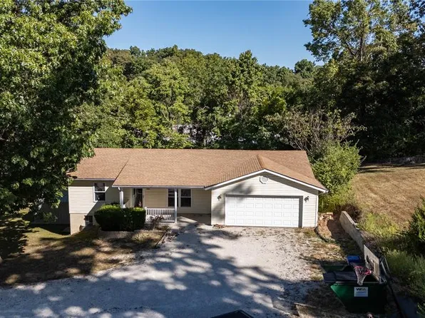 1660 Valley Dr, High Ridge, MO 63049