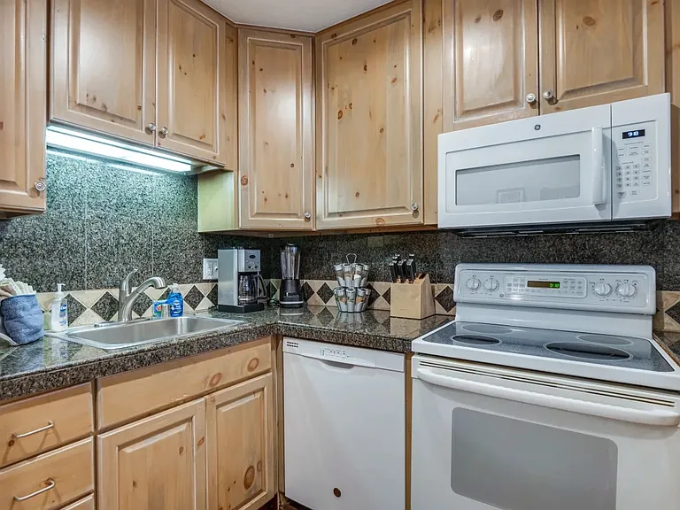 15 Granite St — Photo 12
