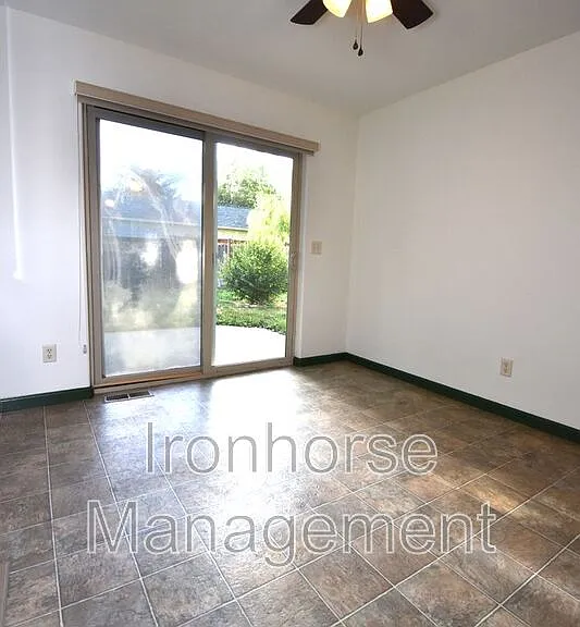 502 Sanders Ave — Photo 12