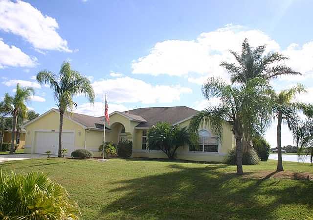 1st image of 2905 SE Eagle Dr