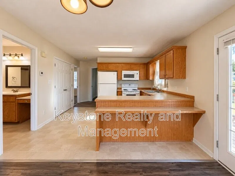 2 bed, 1.0 bath, 982 sqft, $900 — Photo 3