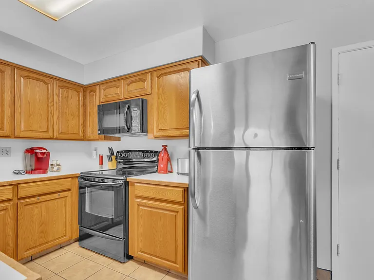 Full kitchen, Keurig, stove, refrigerator and microwave. dishes for a setting of four.