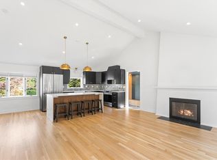 7 Carpenter Ave, Barrington, RI 02806