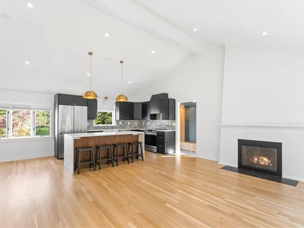 7 Carpenter Ave, Barrington, RI 02806