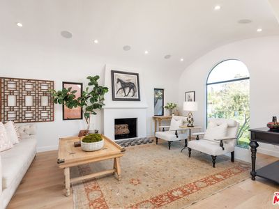 913 S Mullen Ave, Los Angeles, CA, 90019