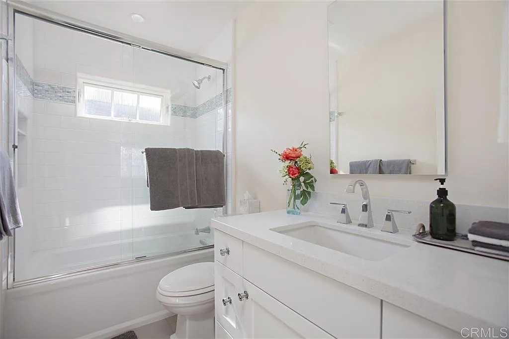 2 bed, 1.0 bath, 750 sqft, $5,000 — Photo 3