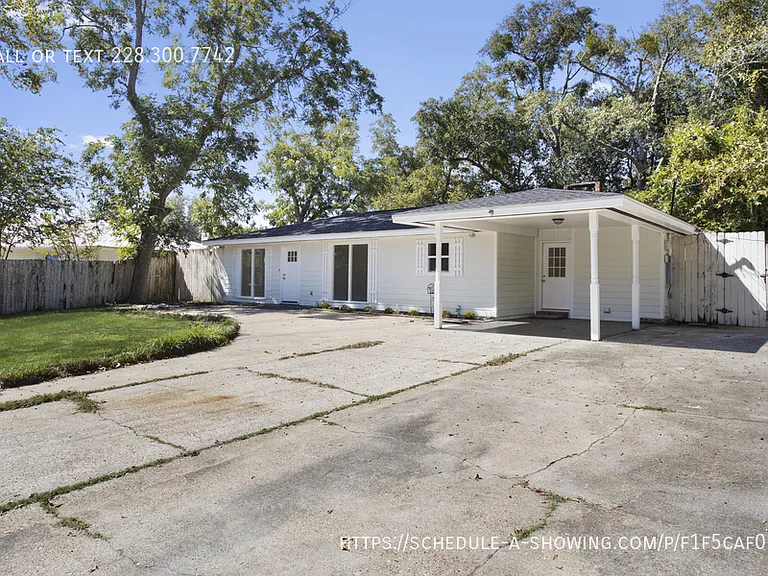 122 Carroll Ave — Photo 4