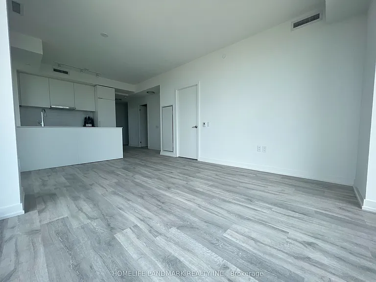 7 Golden Lion Hts #1803 — Photo 5
