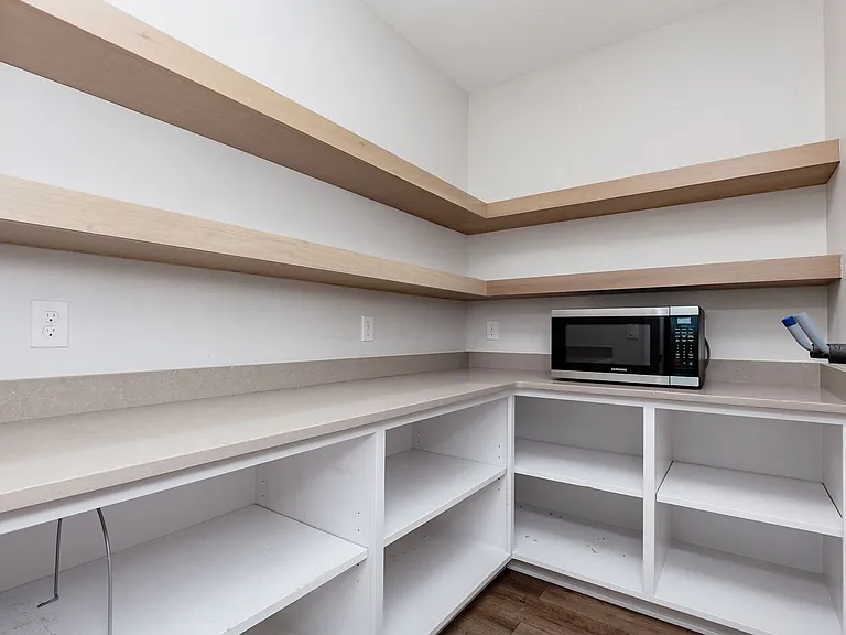 5901 NE Sherman Dr — Photo 9