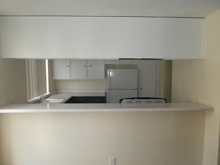 4453 Woodman Ave #9 — Photo 8