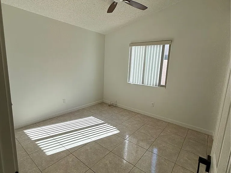 488 Chelsea Dr — Photo 11
