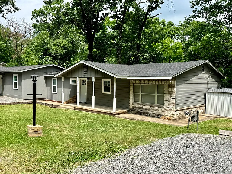 Creek Dr — Photo 18