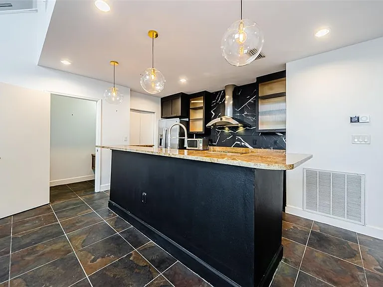1002 Channelside Dr #3C — Photo 5
