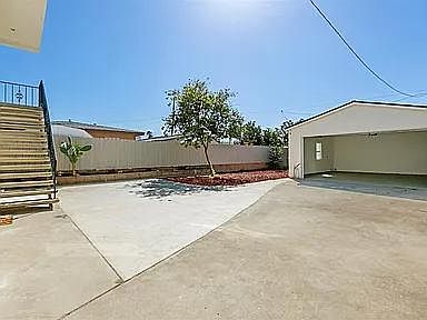 3rd image of 2739 Magnolia Ave #1