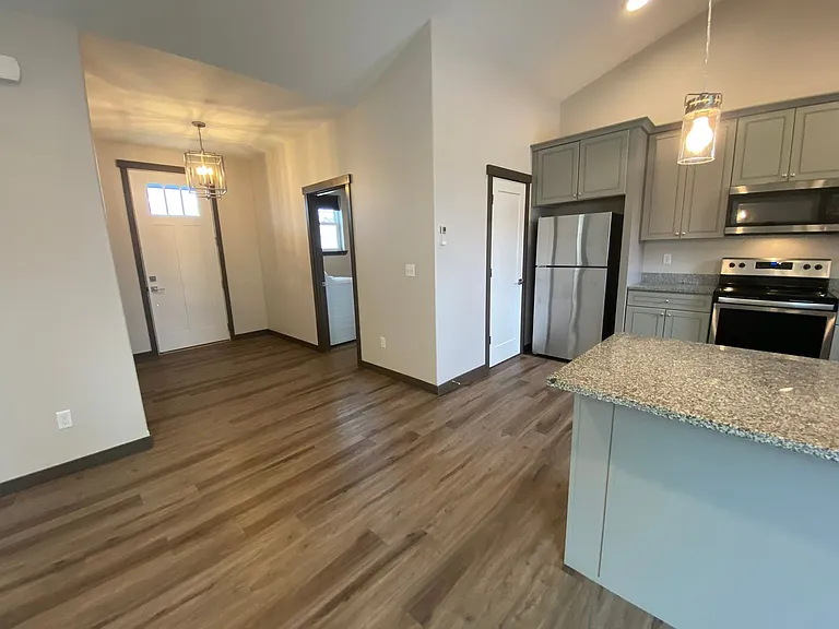 108 W Greenfield Ave — Photo 6