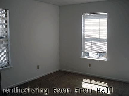 3LivingRoomFromHall.gif