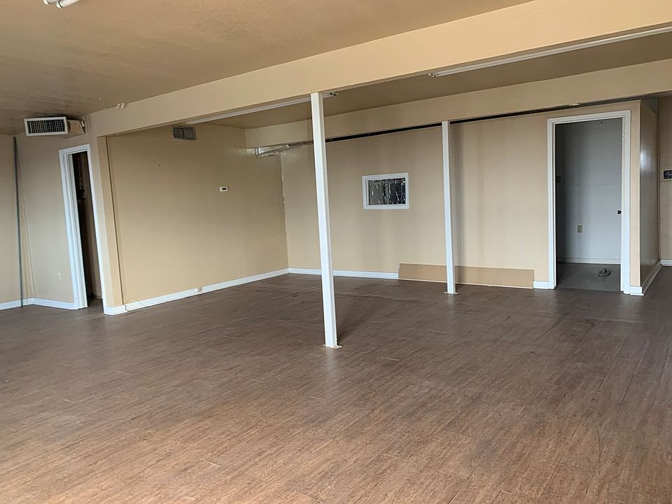 2nd image of 640 N Grove St