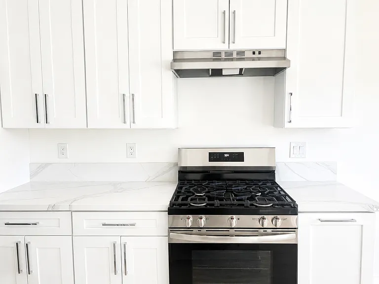 835 S Sherbourne Dr #14 — Photo 5