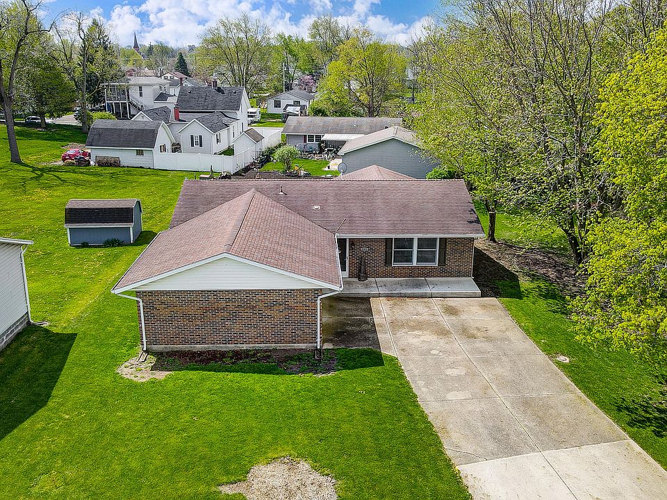 1st image of 213 Maple Dr