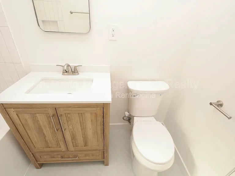 14115 Gilmore St #2 — Photo 12
