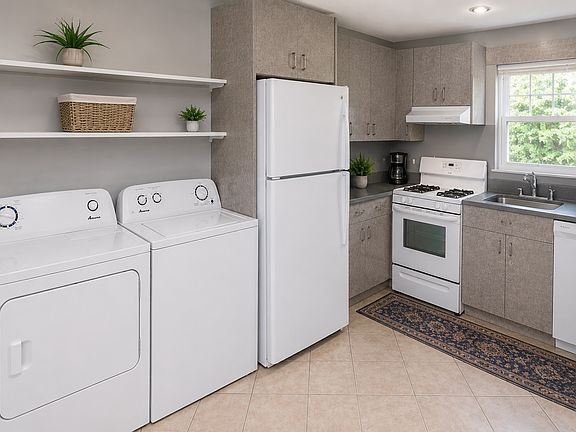 5th image of 34 Lenox Ave APT 2