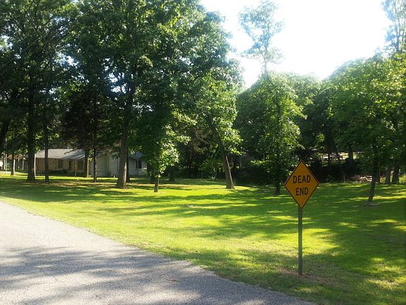 2nd image of 106 Birchwood Cir