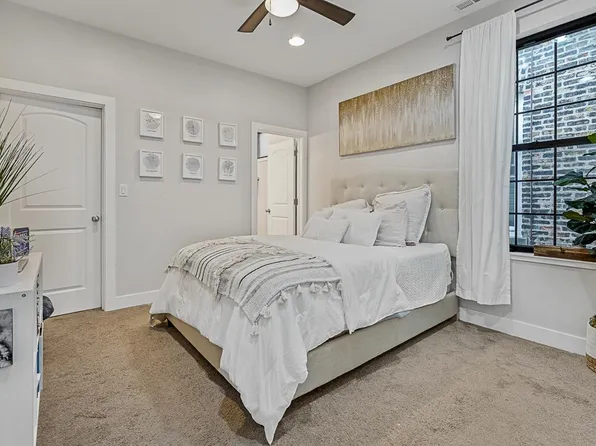 2440 W Iowa St Unit 2, Chicago, IL 60622