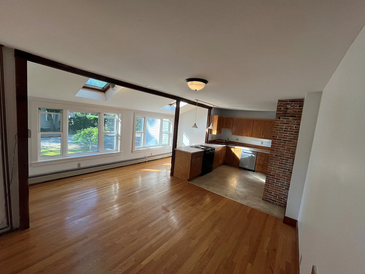4 bed, 1600 sqft, $2,850 — Photo 2